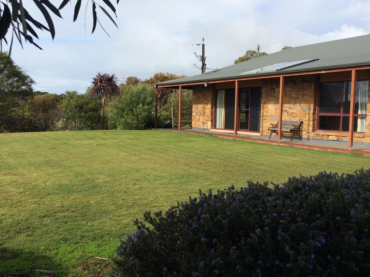 Bee'S Place - 3 Bedroom Home On 10 Acres Of Land With Distant Ocean Views Emu Bay Kültér fotó