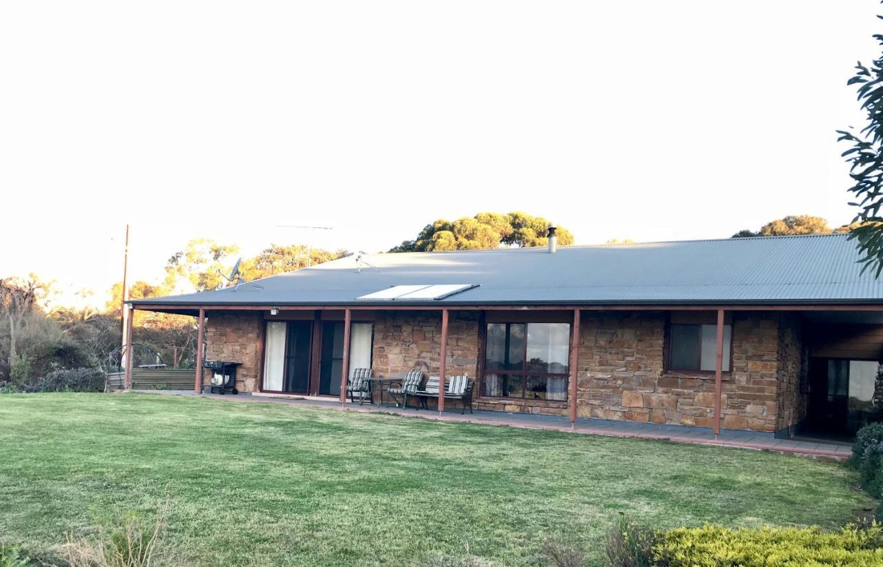 Bee'S Place - 3 Bedroom Home On 10 Acres Of Land With Distant Ocean Views Emu Bay Kültér fotó