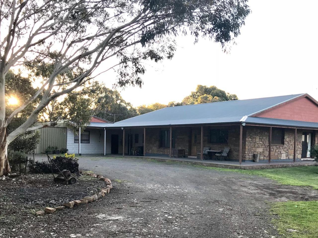 Bee'S Place - 3 Bedroom Home On 10 Acres Of Land With Distant Ocean Views Emu Bay Kültér fotó