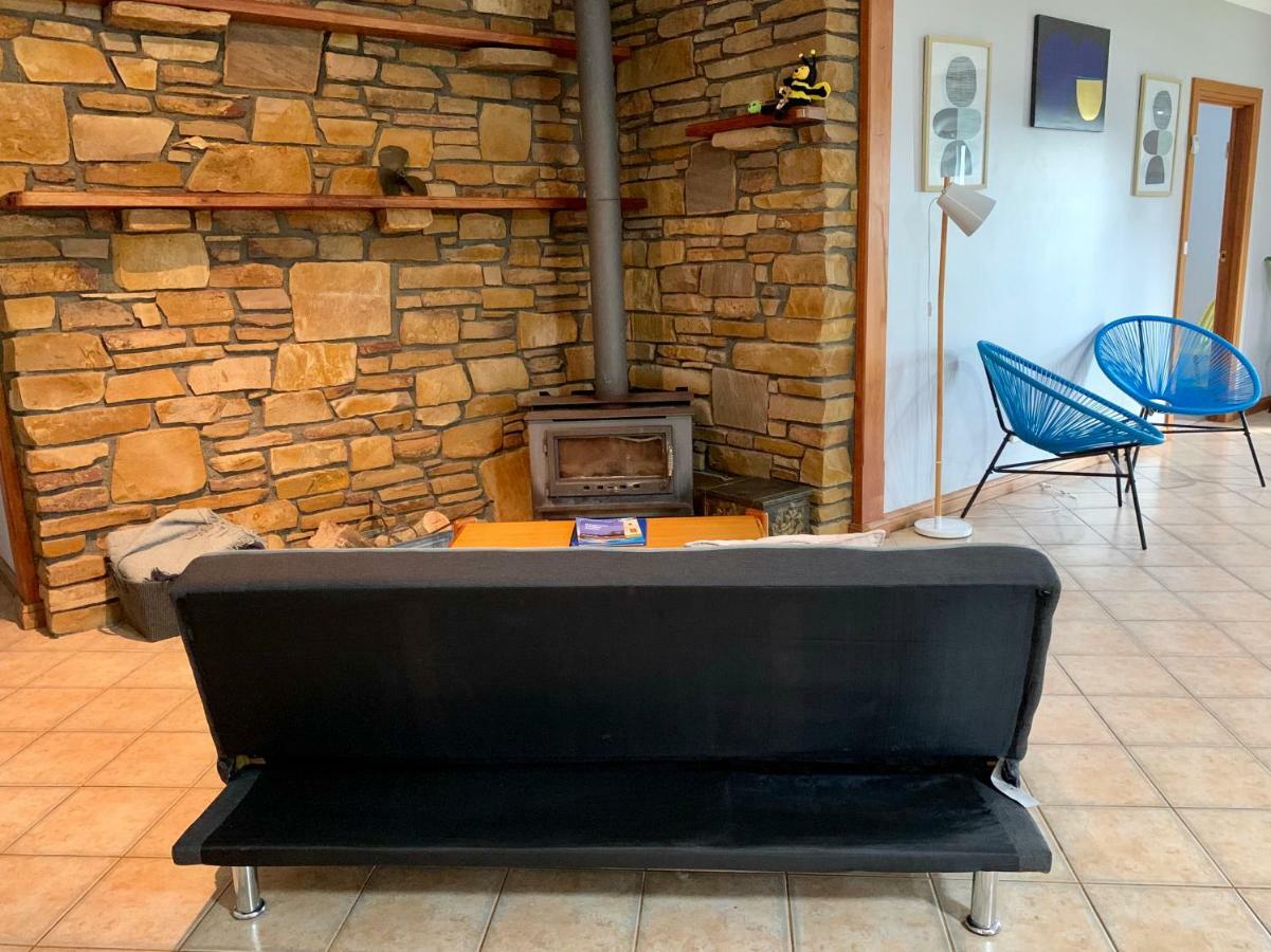 Bee'S Place - 3 Bedroom Home On 10 Acres Of Land With Distant Ocean Views Emu Bay Kültér fotó