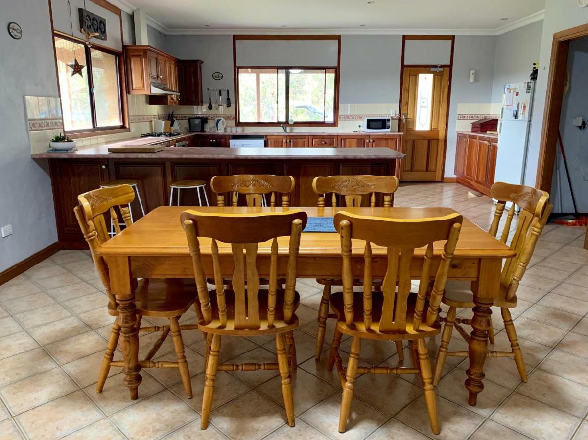 Bee'S Place - 3 Bedroom Home On 10 Acres Of Land With Distant Ocean Views Emu Bay Kültér fotó